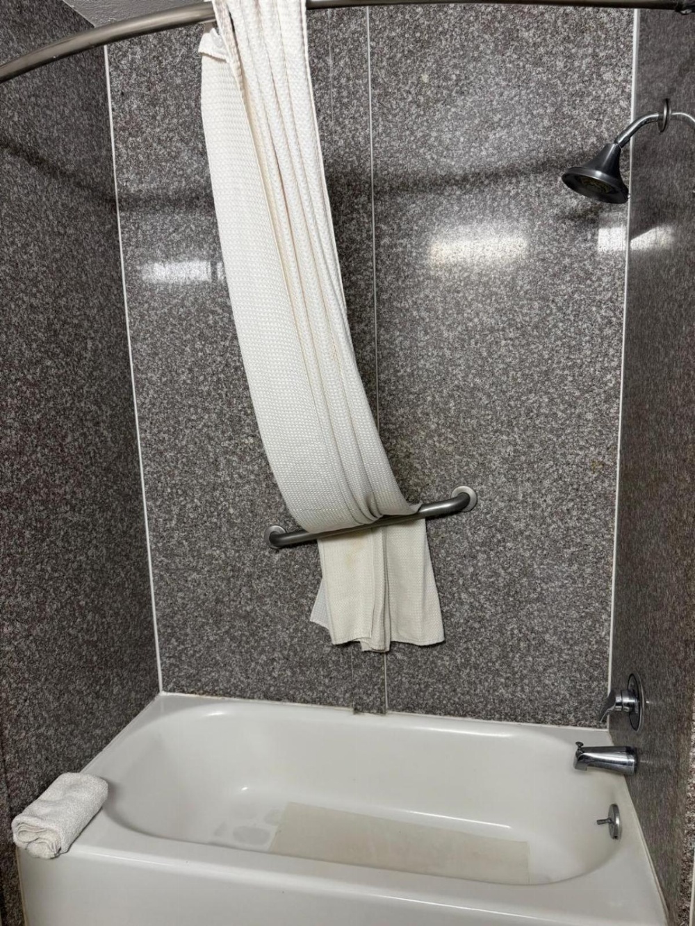 Executive Inn NEWLEY RENOVATED