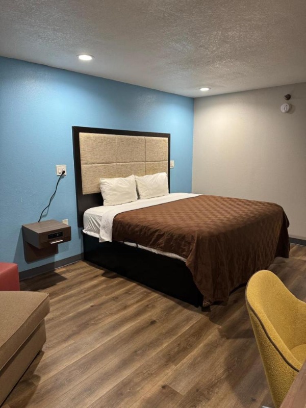 Executive Inn NEWLEY RENOVATED image 13