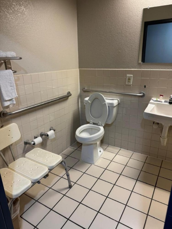 Executive Inn NEWLEY RENOVATED image 15