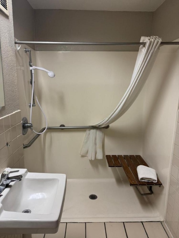 Executive Inn NEWLEY RENOVATED image 16