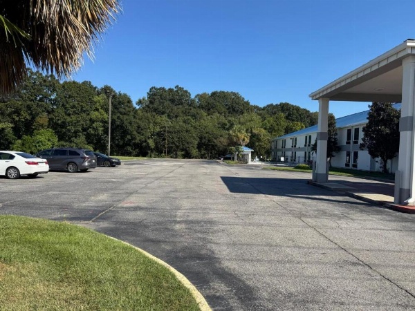 Executive Inn NEWLEY RENOVATED image 20