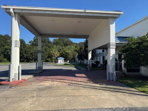 Executive Inn NEWLEY RENOVATED image 24