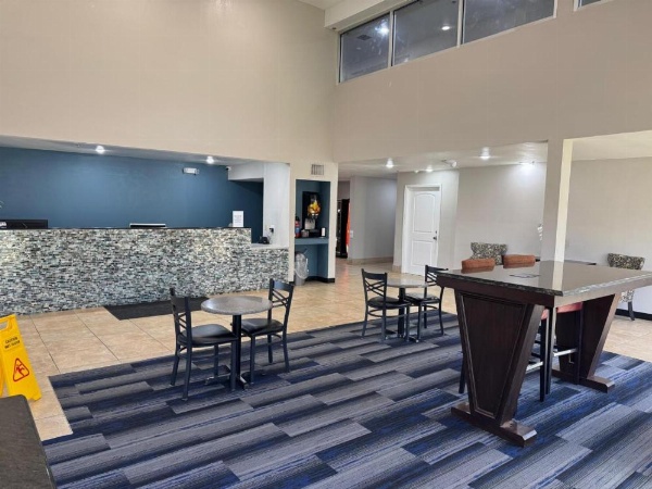 Executive Inn NEWLEY RENOVATED image 25