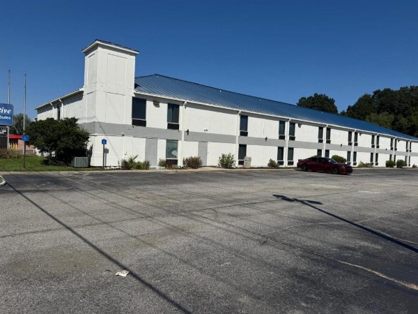 Executive Inn NEWLEY RENOVATED image 26