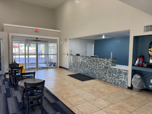 Executive Inn NEWLEY RENOVATED image 27