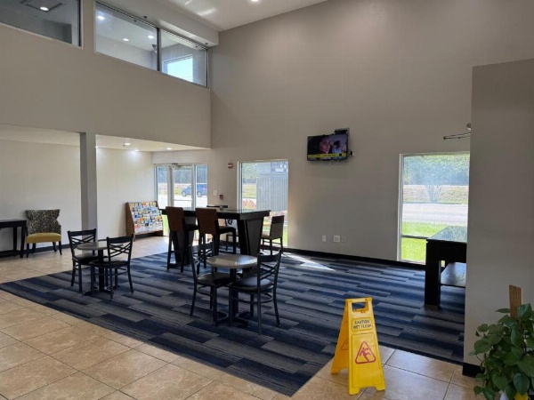 Executive Inn NEWLEY RENOVATED image 28