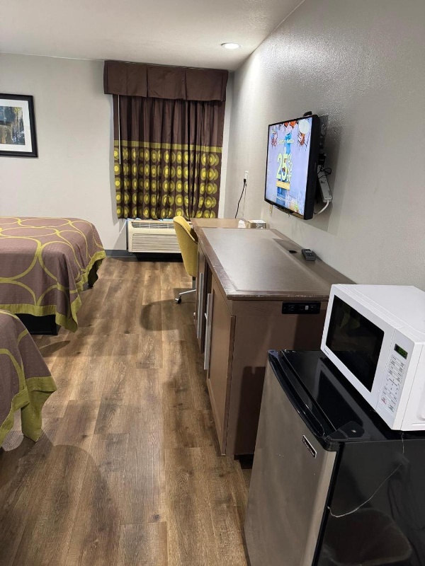 Executive Inn NEWLEY RENOVATED image 3