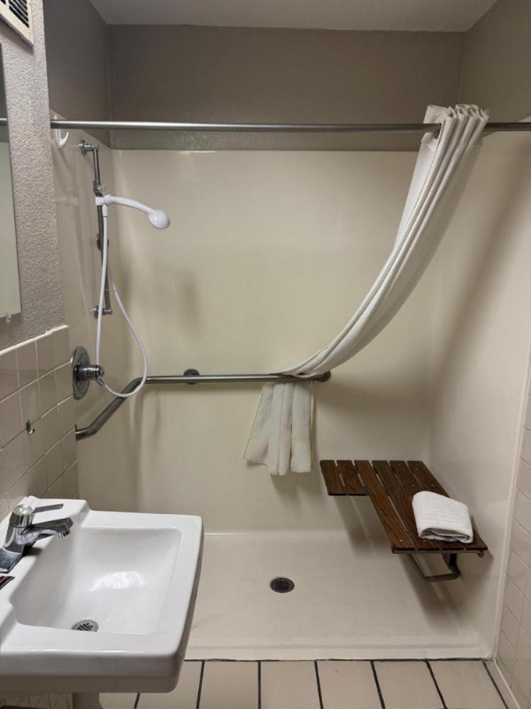 Executive Inn NEWLEY RENOVATED image 30