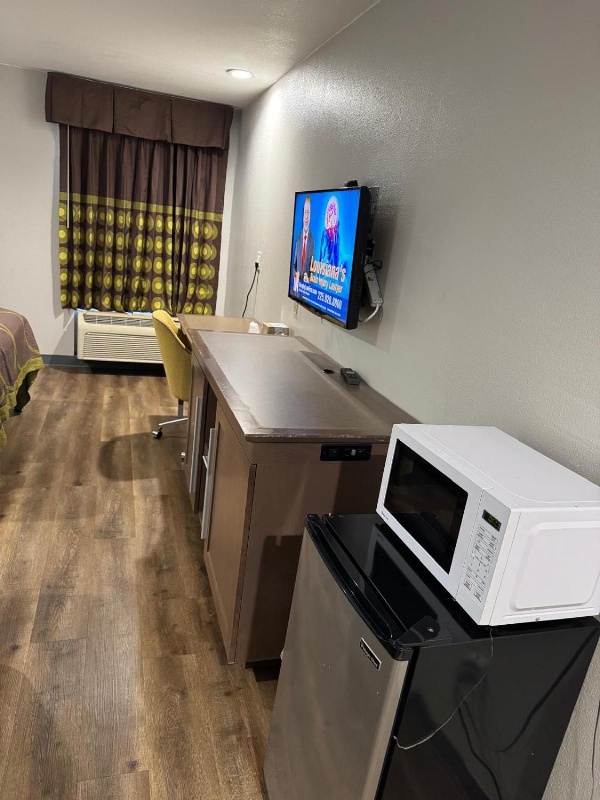 Executive Inn NEWLEY RENOVATED image 6